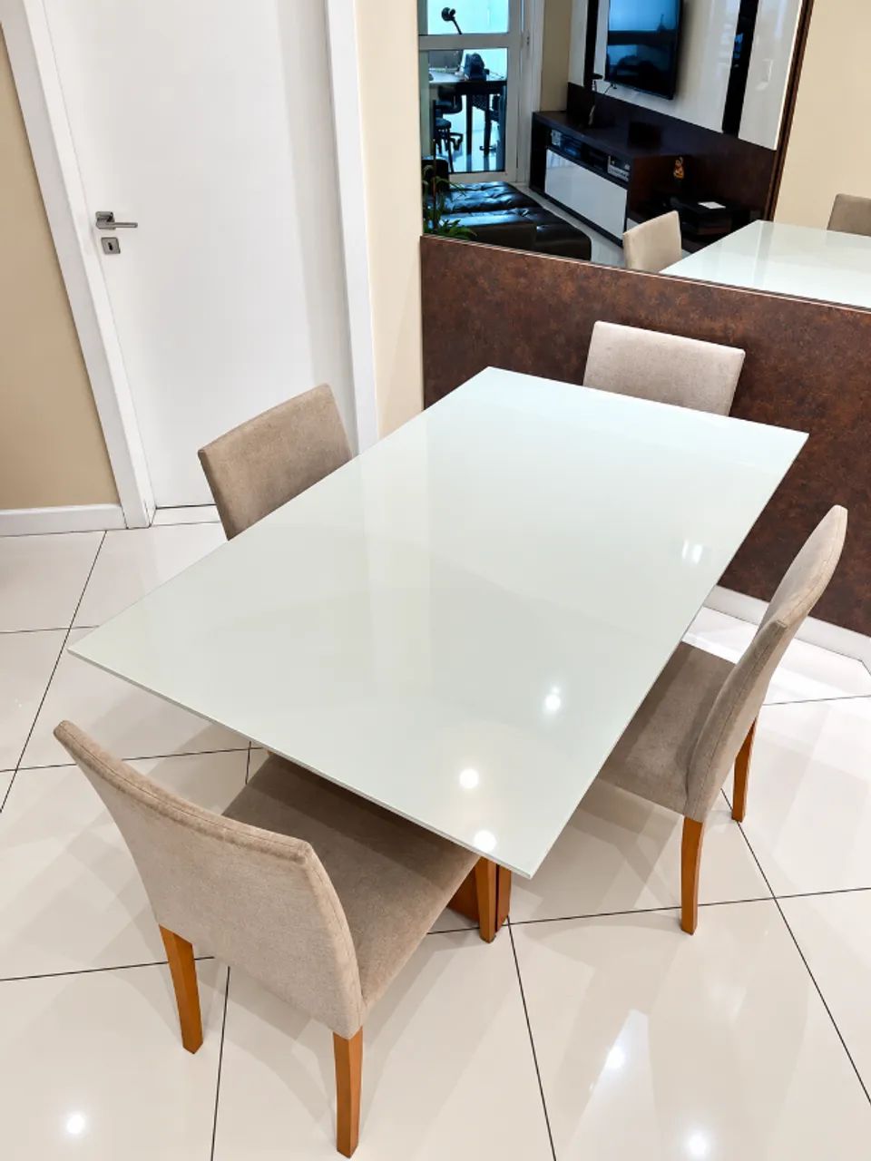 Conjunto de Mesa de Jantar com 4 Cadeiras Estofadas - Foto 4