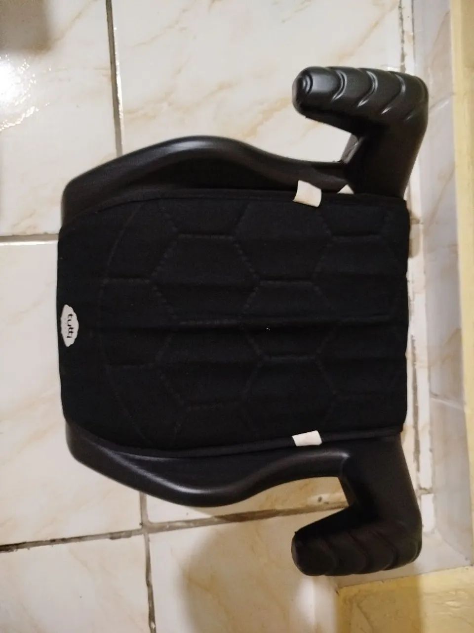 Vendo cadeirinha de elevação para automóveis em perfeito estado de conservação  - Foto 2