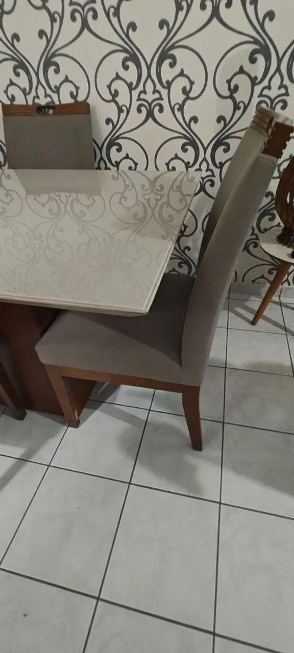 Vendo mesa de jantar com 4 cadeiras  - Foto 3