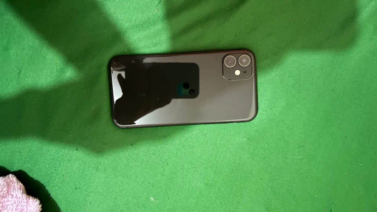 Vende-se celular iPhone 11 - Foto 3
