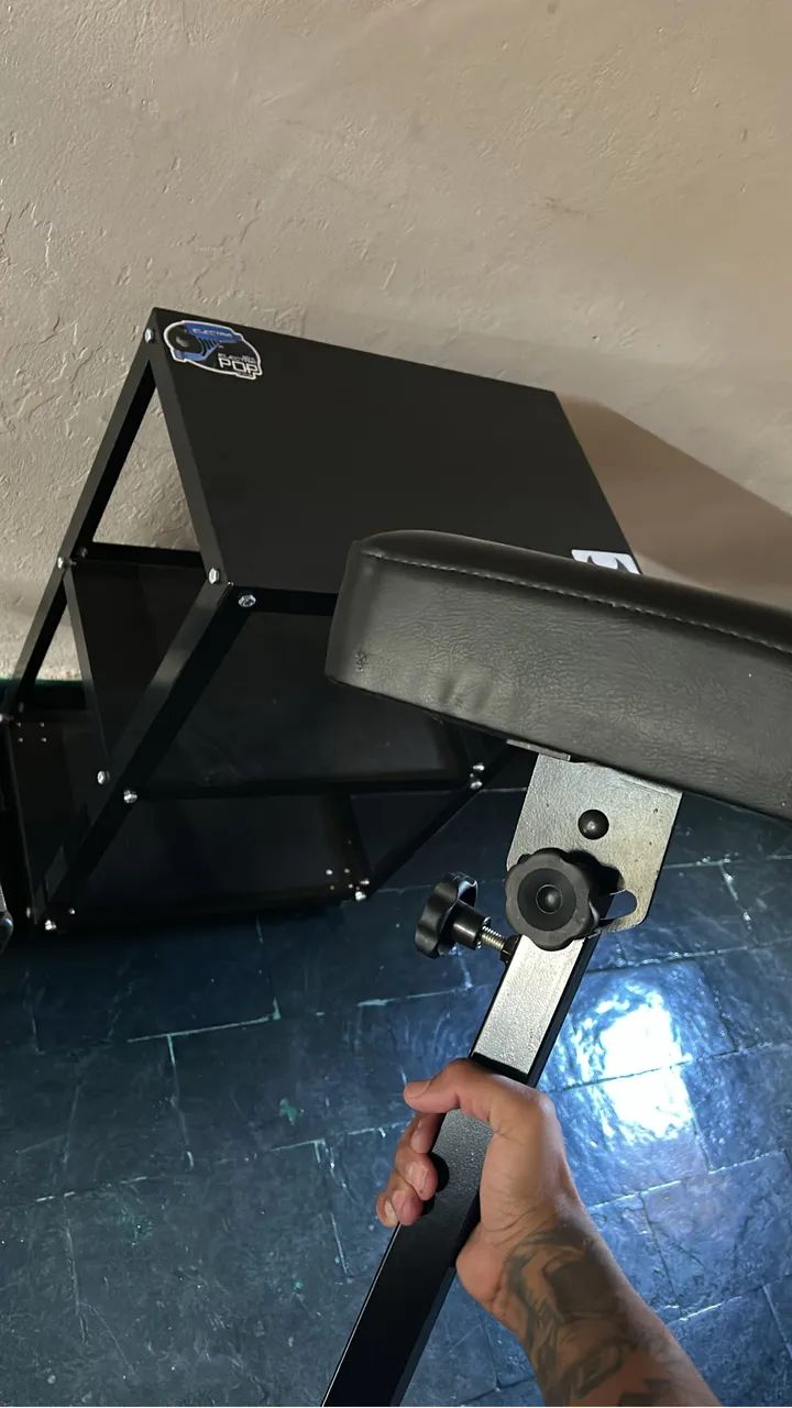 Mesa auxiliar e apoio de braço