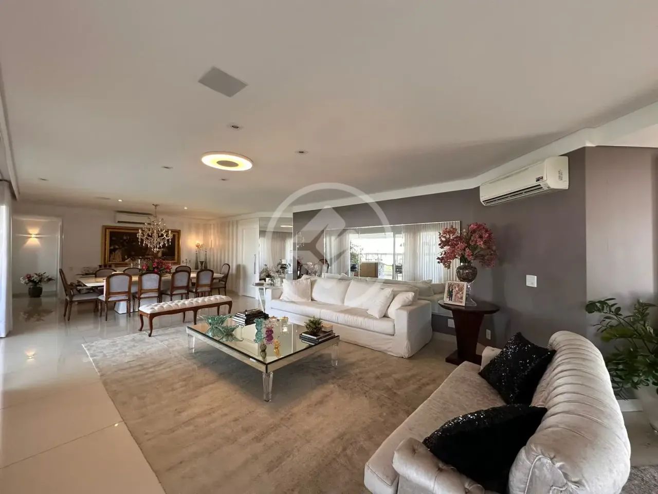 Apartamento Mobiliado 4 Suítes no Setor Oeste codigo: 332833