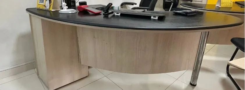 Mesa de Escritório CVC com Gavetas - Ótimo Estado - Foto 2