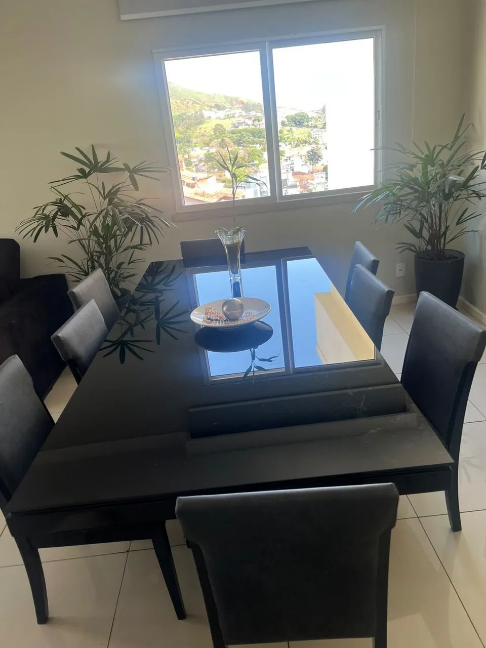 Mesa de jantar 8 cadeiras 