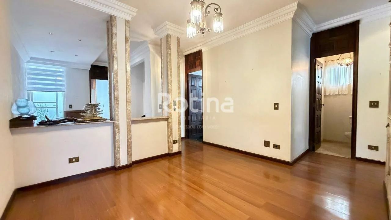 Casa Comercial à Venda no Centro de Uberlândia com 3 Quartos e 2 Vagas - Foto 2