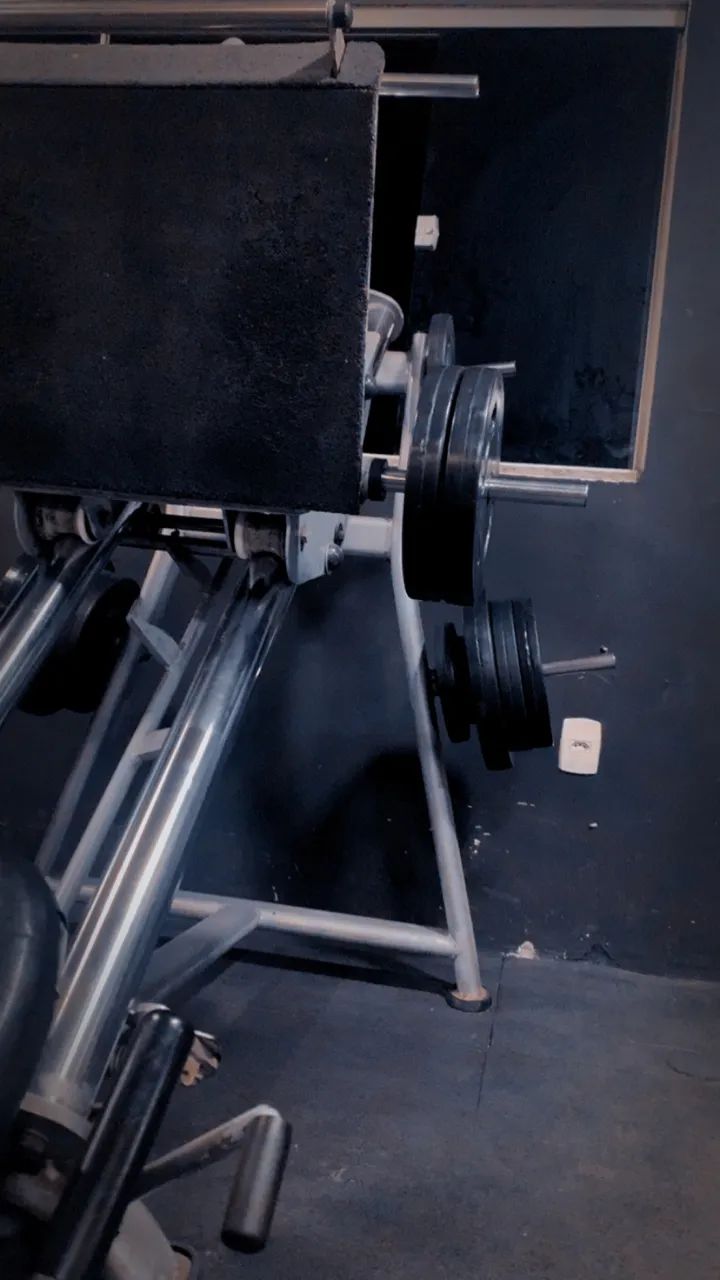 Aparelho p/ academia e studio - Leg press 45 - Foto 2