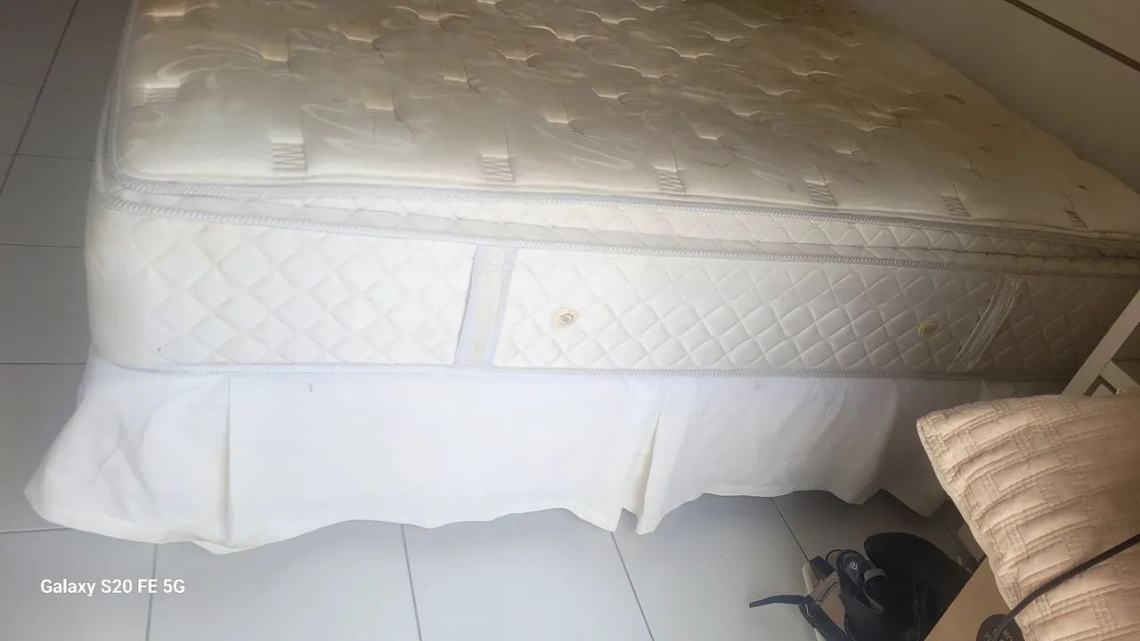 Vendo ou troco por Queen, Colchao king size com base de brinde - Foto 2