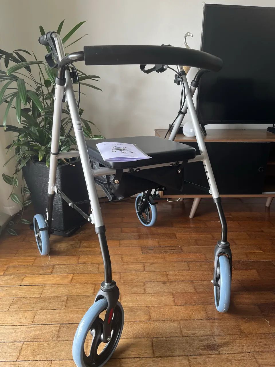 Andador com assento semi novo  - Foto 4