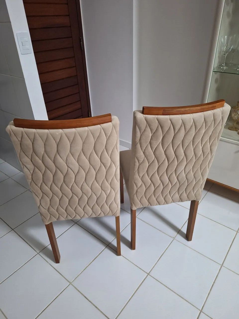 VENDO CADEIRAS ELEGANTES - Foto 2