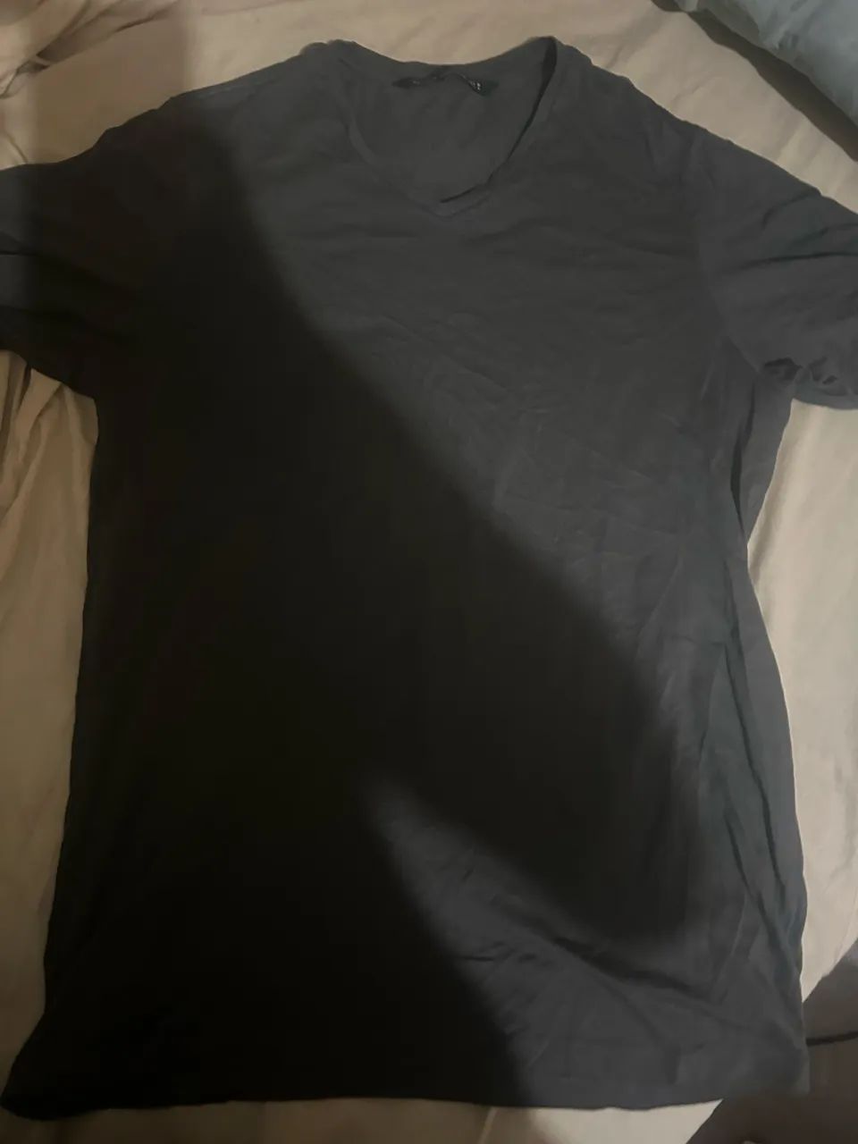 camiseta em algodão peruano, gola v. Nova, nunca usada.