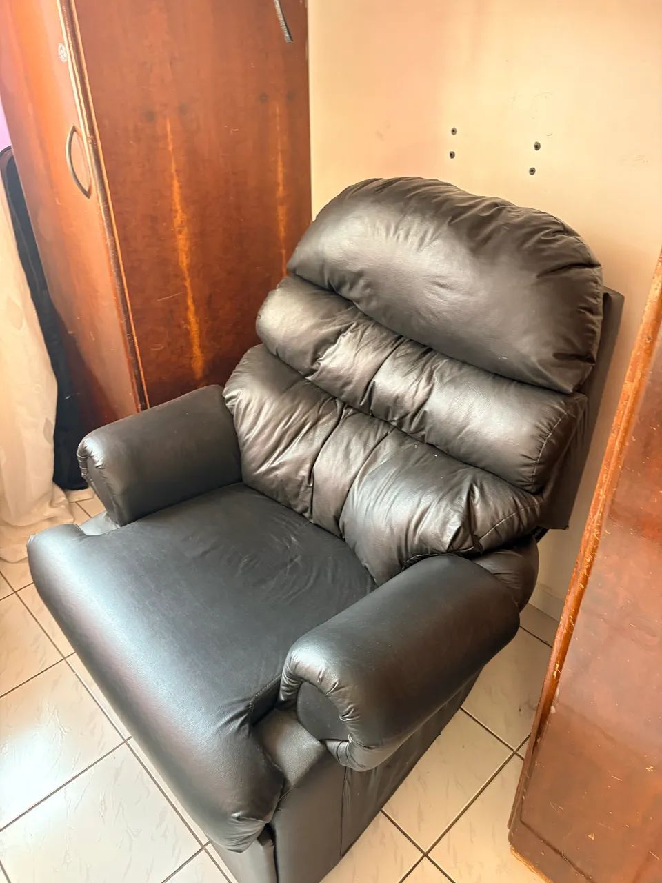 POLTRONA RECLINÁVEL - SUPER CONFORTÁVEL!!