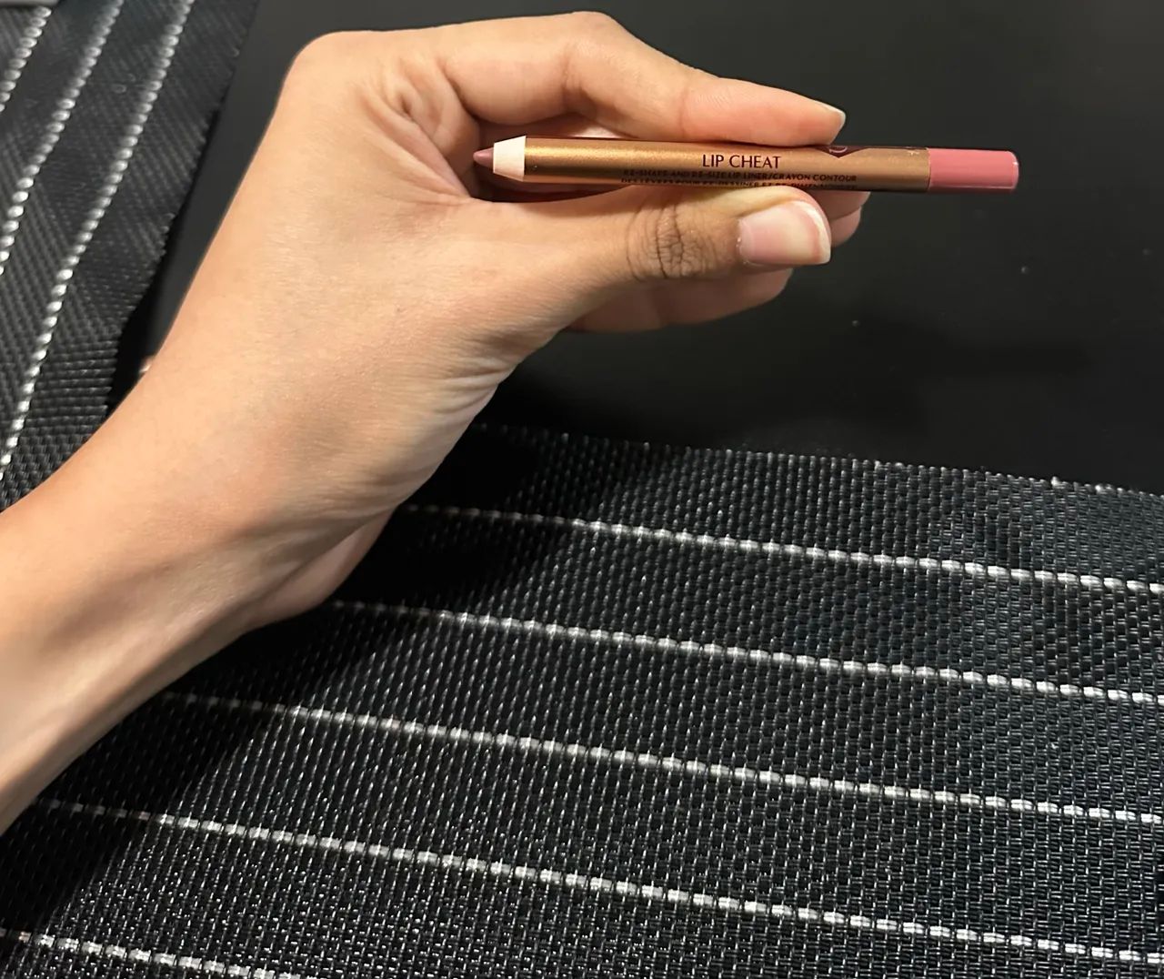 Kit Mini Batom e Mini Lápis de Boca Pillow Talk Medium - Charlotte Tilbury  - Foto 3