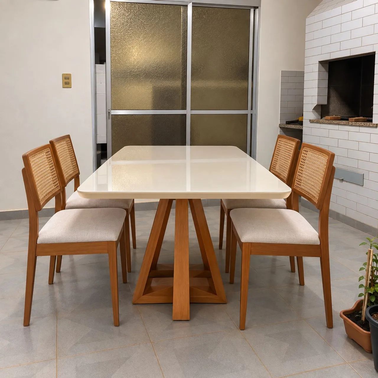 Mesa de Jantar em Madeira + 4 Cadeiras com Palhinha - Foto 2