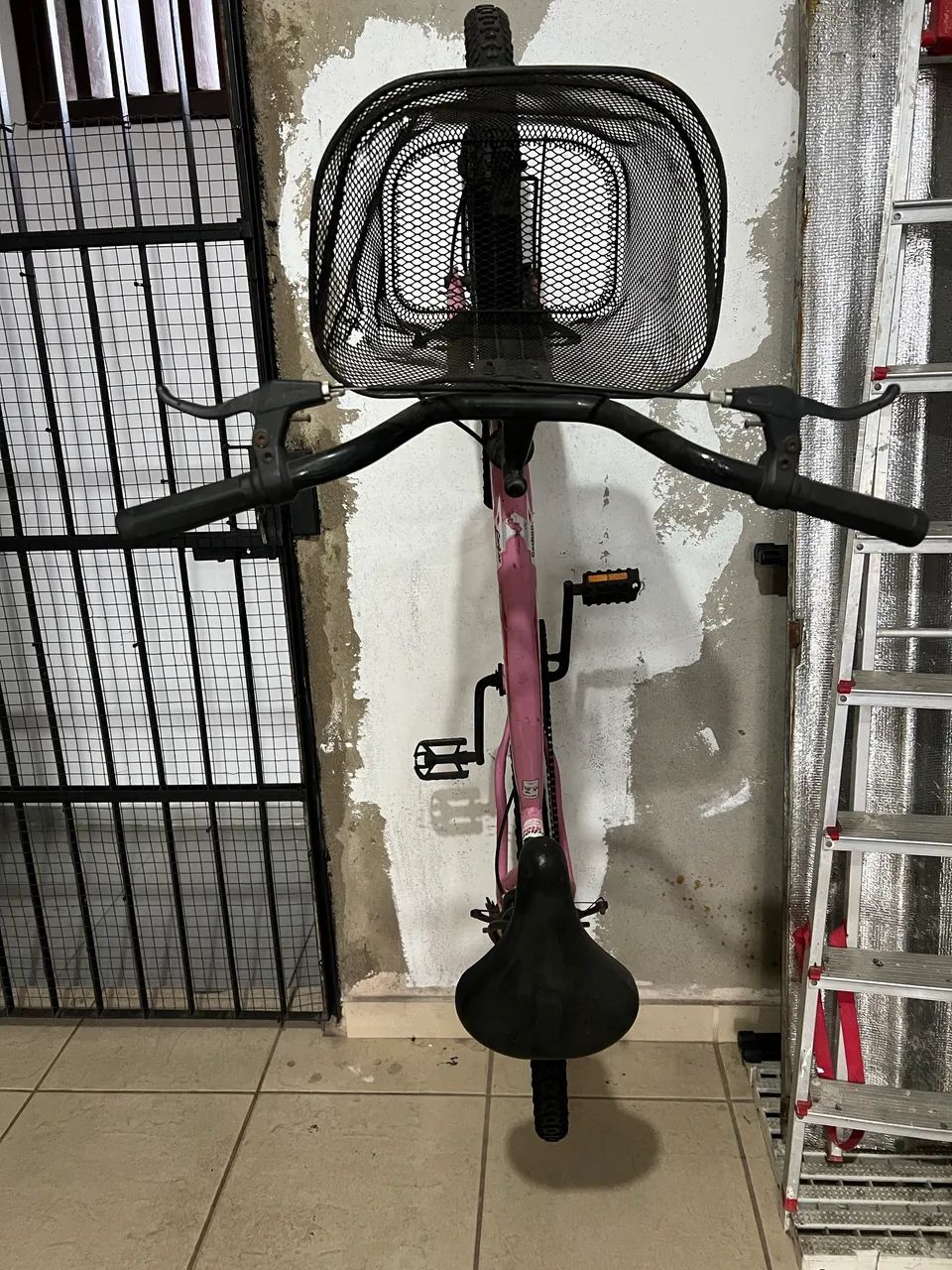 vendo bicicleta feminina usada em bom estado - Foto 2