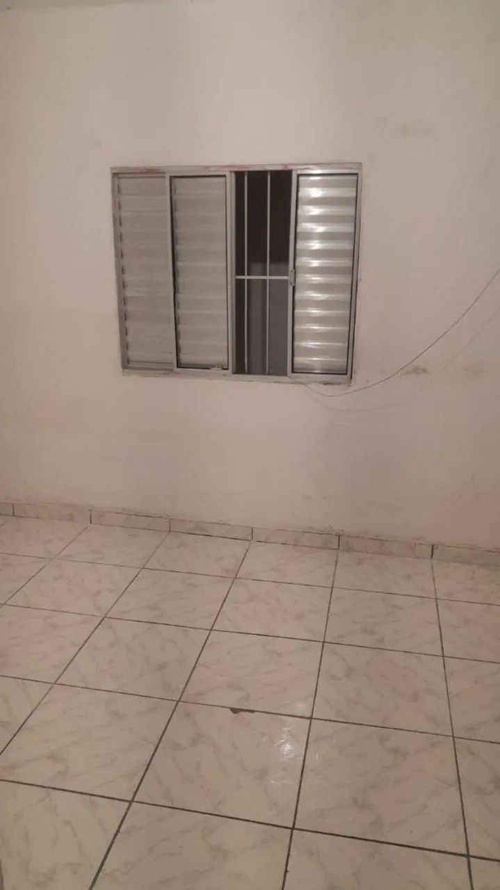 2 cômodos aluga se  - Foto 3