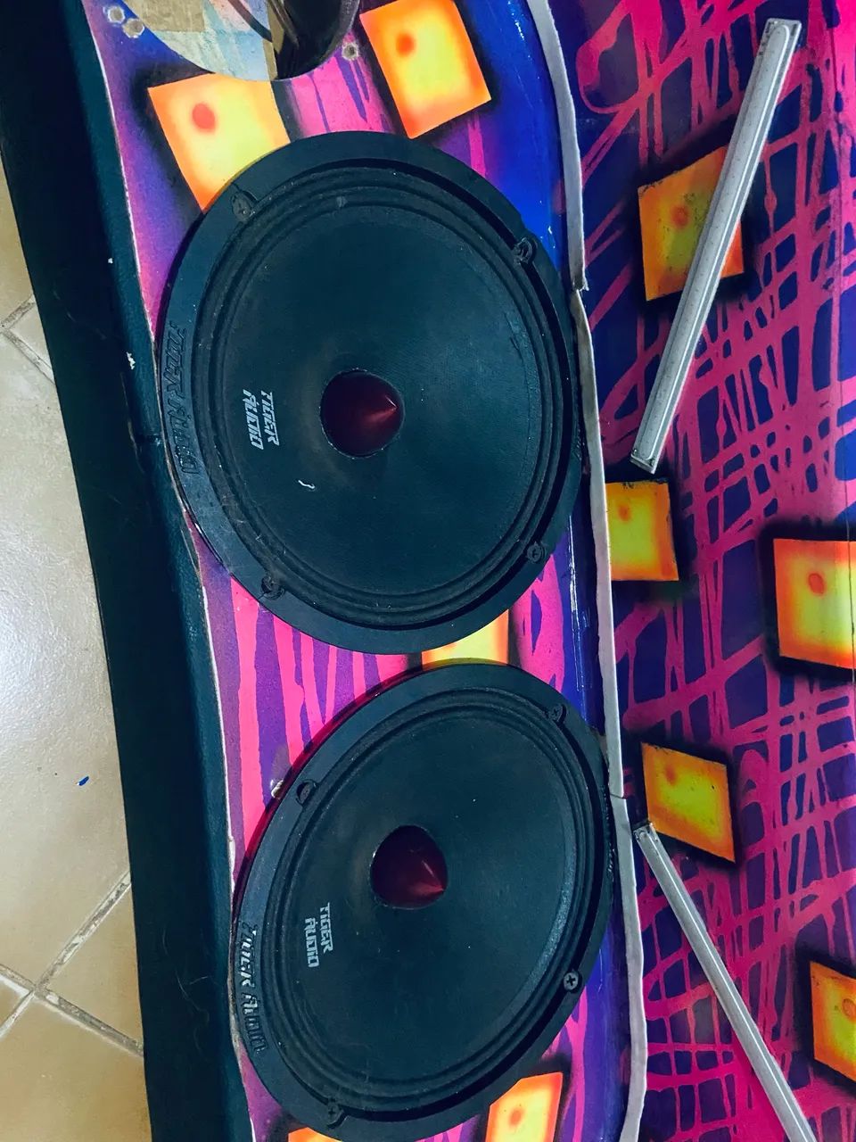 Par de tiger 8 polegadas 220 rms em ótimo estado 