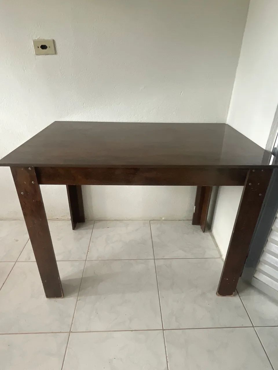 Mesa de madeira 4 lugares com tampo de vidro - Foto 2