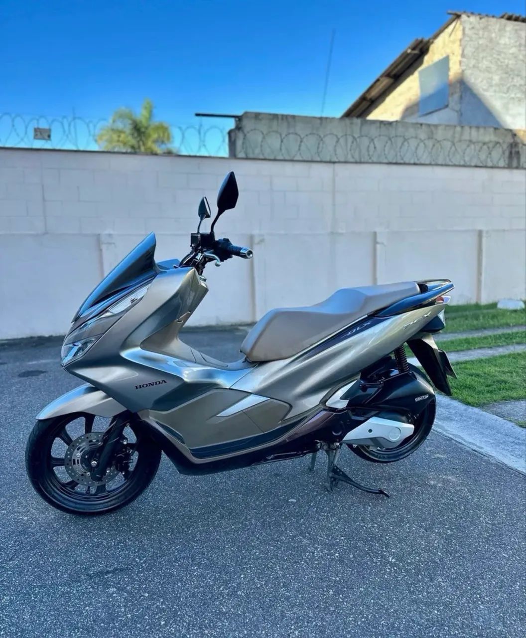 PCX DLX 2022  - Foto 3