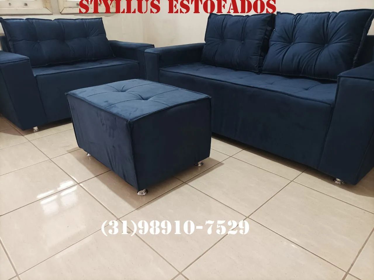 Sofá de 2 e 3 lugares com puff