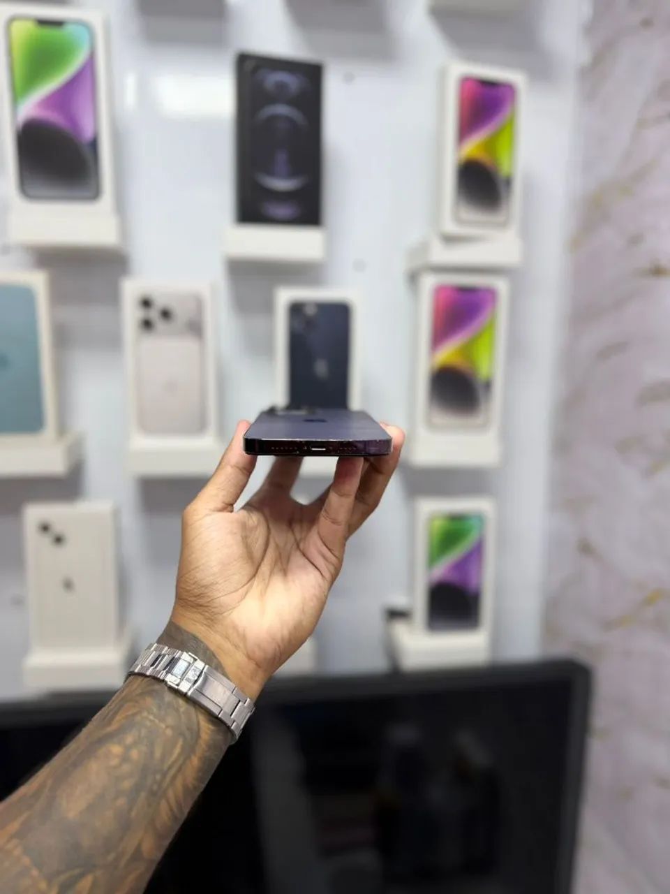 IPHONE 14 PRO MAX 128GB<br>TELA NOVA<br>R$ 2.499,00 - Foto 3