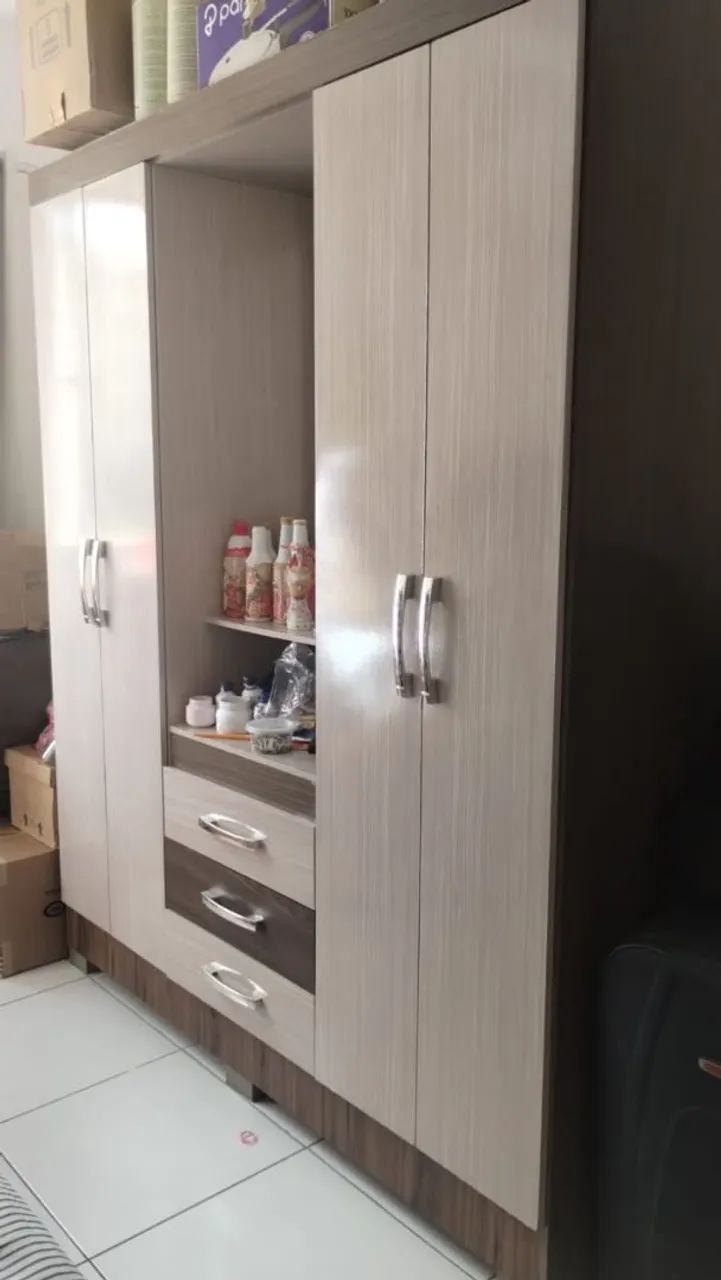 Guarda roupa casal com espelho