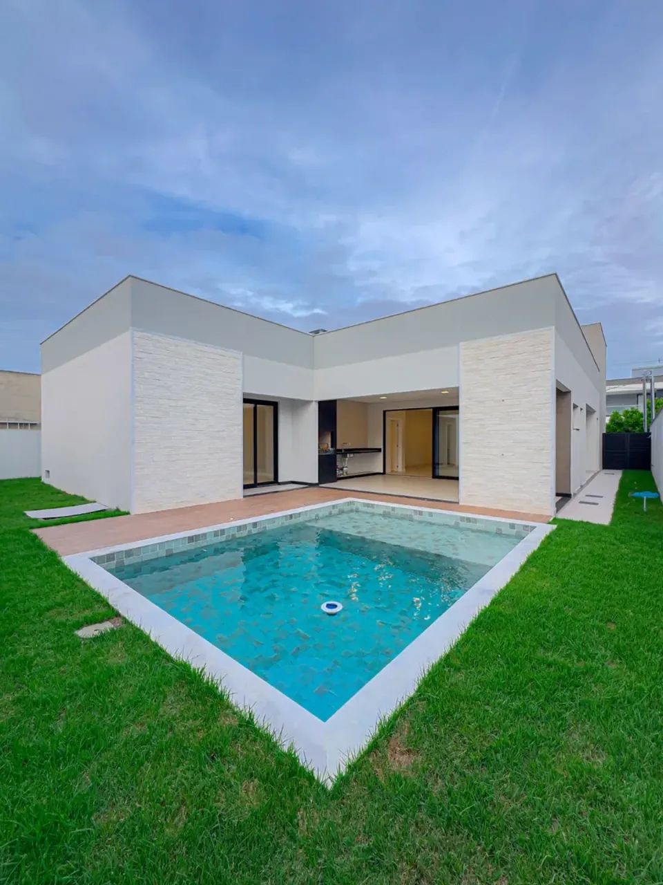 Casa Linear no Condomínio Alphaville Jacuhy 4 quartos sendo 3 suítes - Foto 3