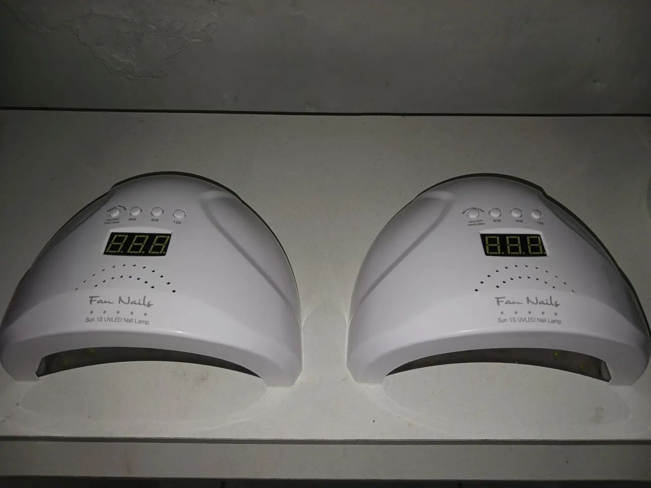 Duas cabine de luz uv para unhas em gel