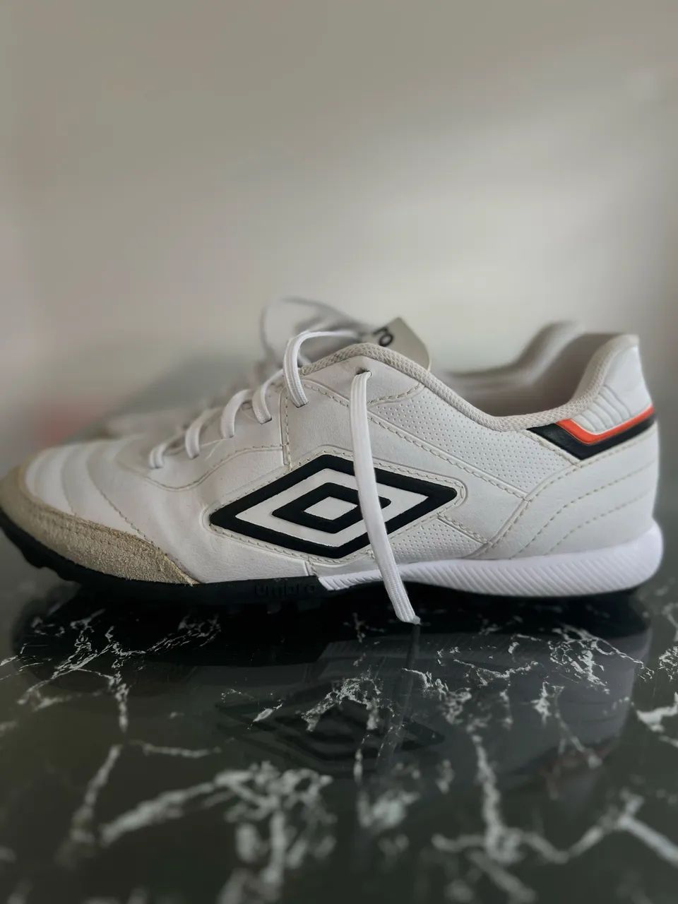 Chuteira society Umbro 