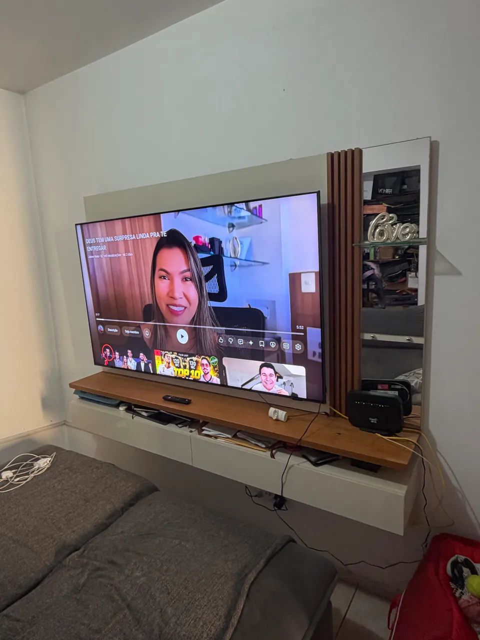Painel de TV 65 Polegadas