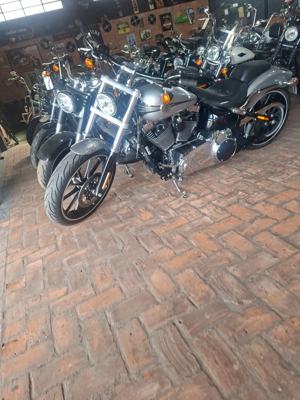 HARLEY DAVIDSON BREAKOUT - Foto 3