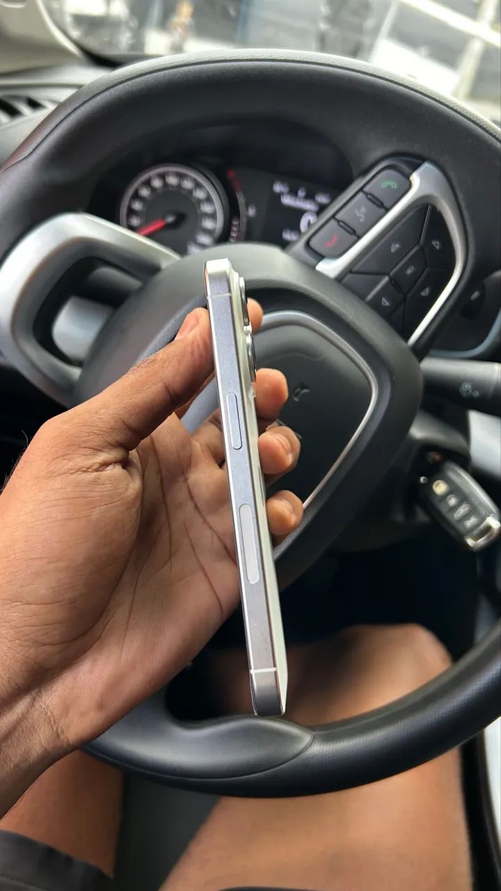 iPhone 15 Pro - Foto 2