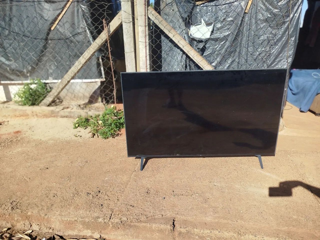 Tv 65 polegadas LG 4k para retirada de peças tela trincada e quebrada cem base peças orige - Foto 3