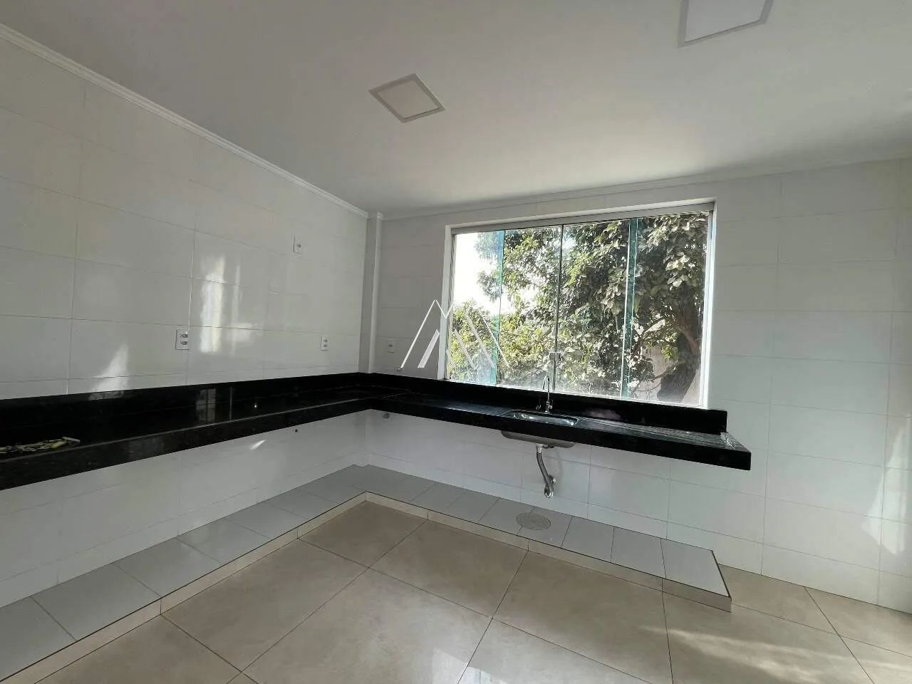 Vendo apartamento em Itaúna com excelente localização! - Foto 2