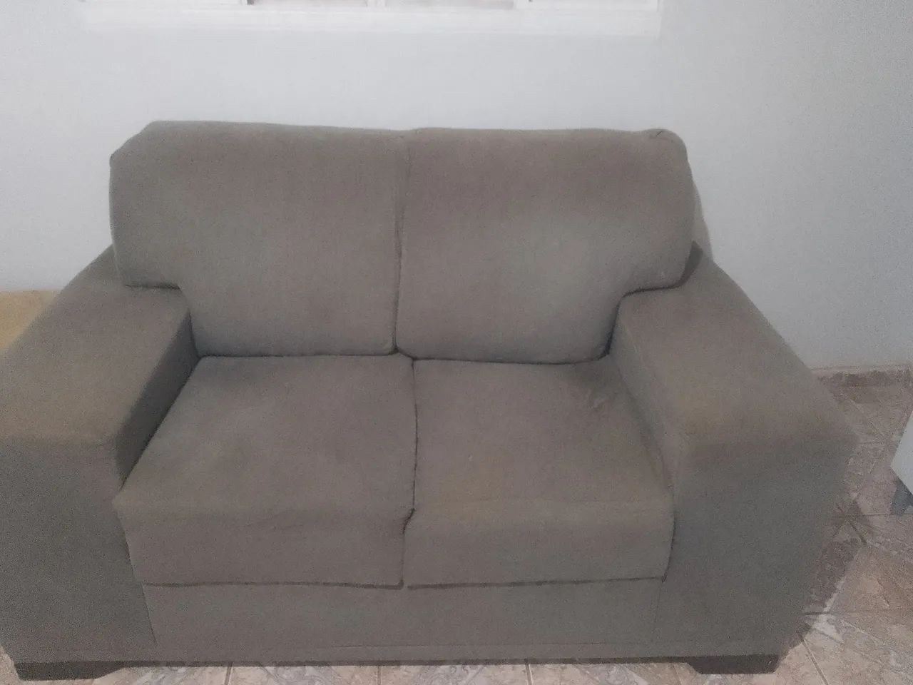 Vendo dois sofás 