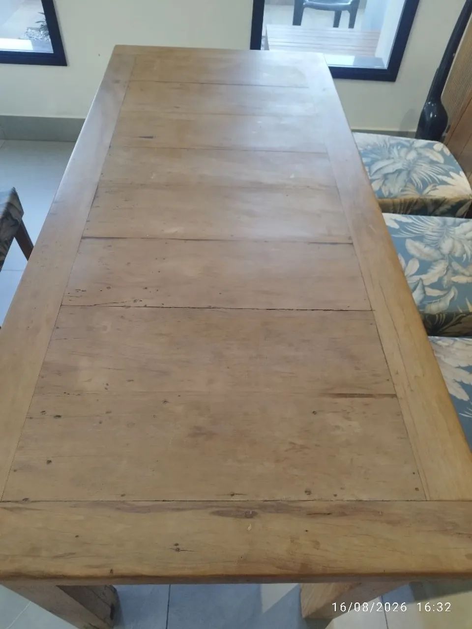 Linda mesa de jantar com seis cadeiras - Foto 3