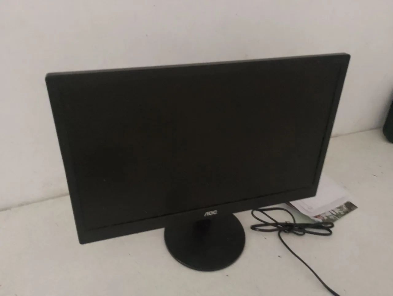 Monitor AOC 18,5 , com caixa e cabos. - Foto 2