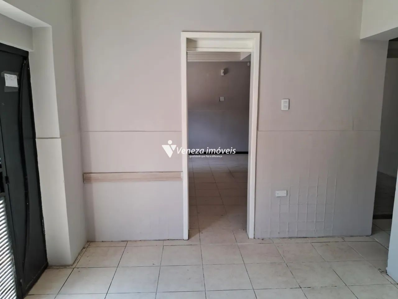 CASA COMERCIAL COM 06 SALAS E ESTACIONAMENTO NO CENTRO PARA VENDA - Foto 5