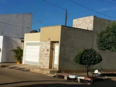 Alugo excelente casa