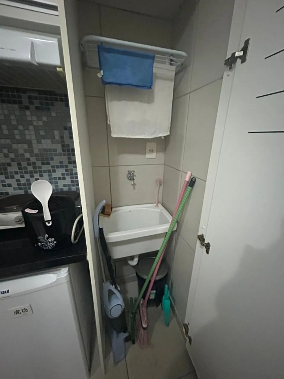 Kitnet mobiliada com ar-condicionado - Foto 4