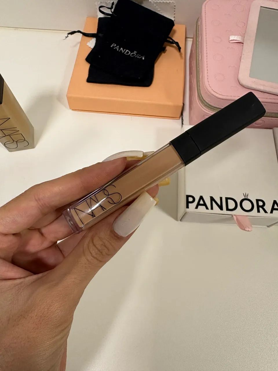Base e corretivo Nars 