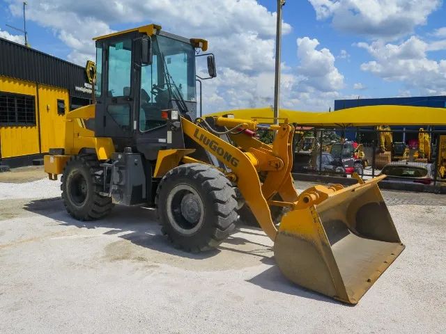 Pá carregadeira Liugong 816C 2019 excelente estado