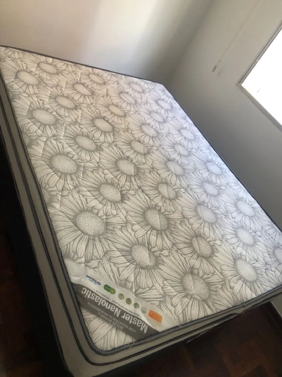 Cama de Casal (base e colchao)