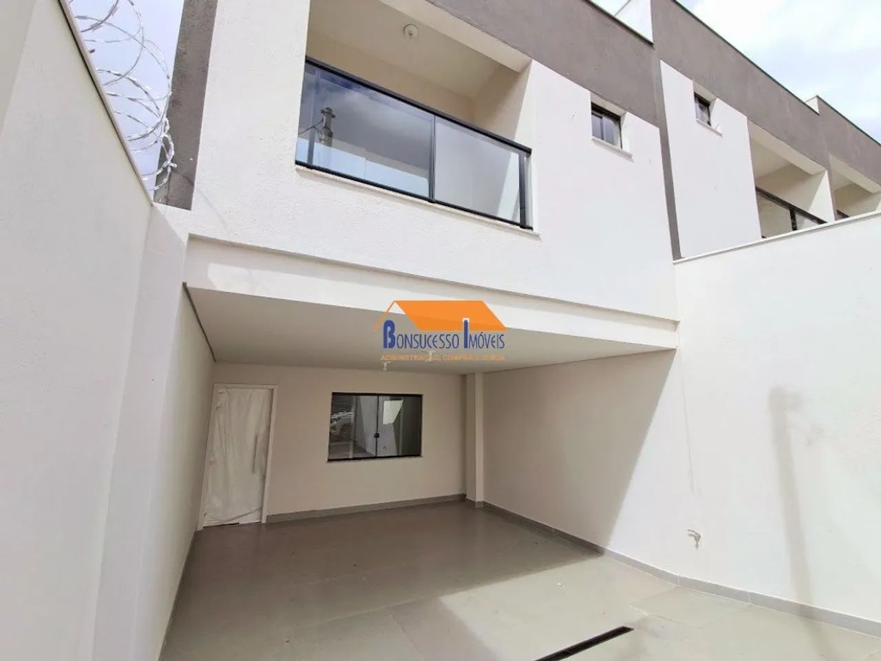 casa geminada 3 quartos no Bairro Floramar