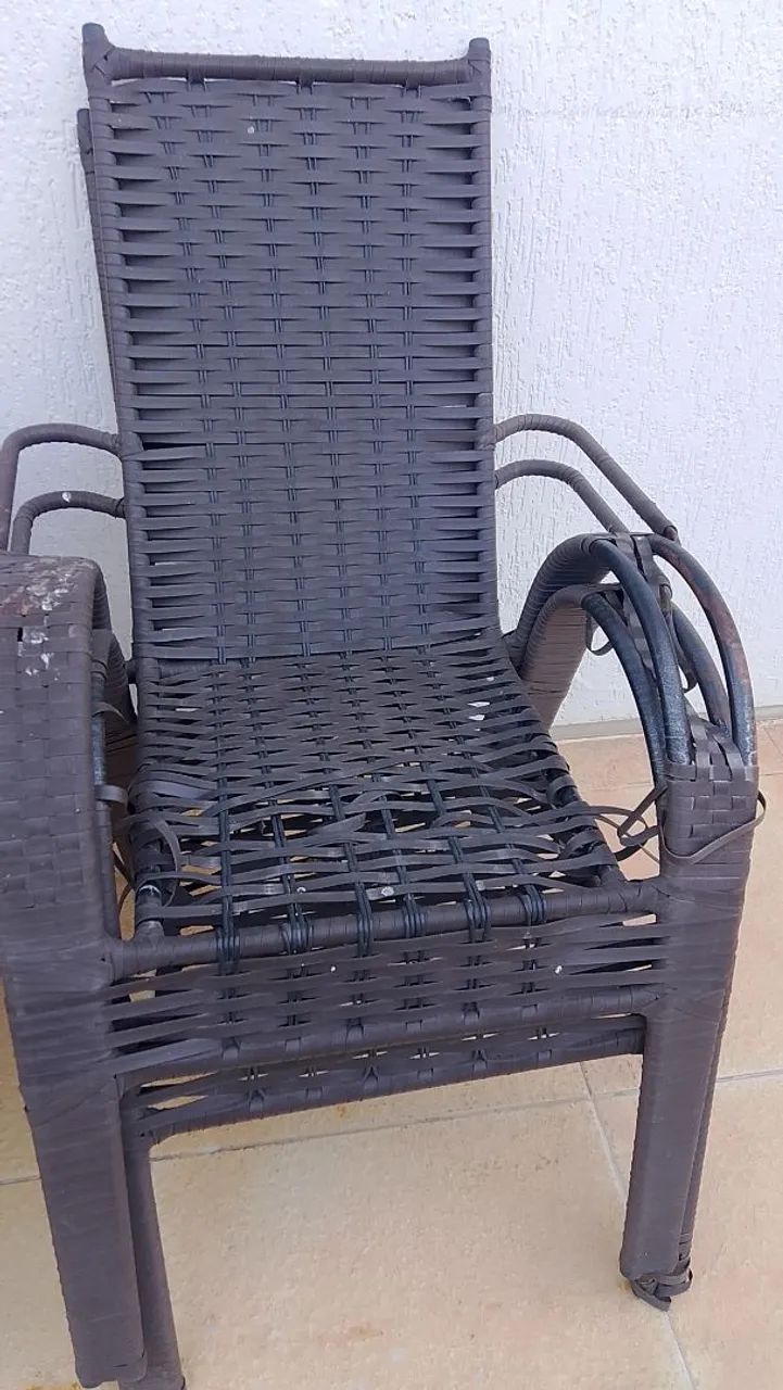 Vendo kit com 4 cadeiras de área e 1 cadeira de balanço. - Foto 4