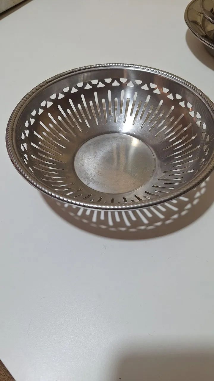 Cesta/Fruteira de Mesa em Inox Vazado