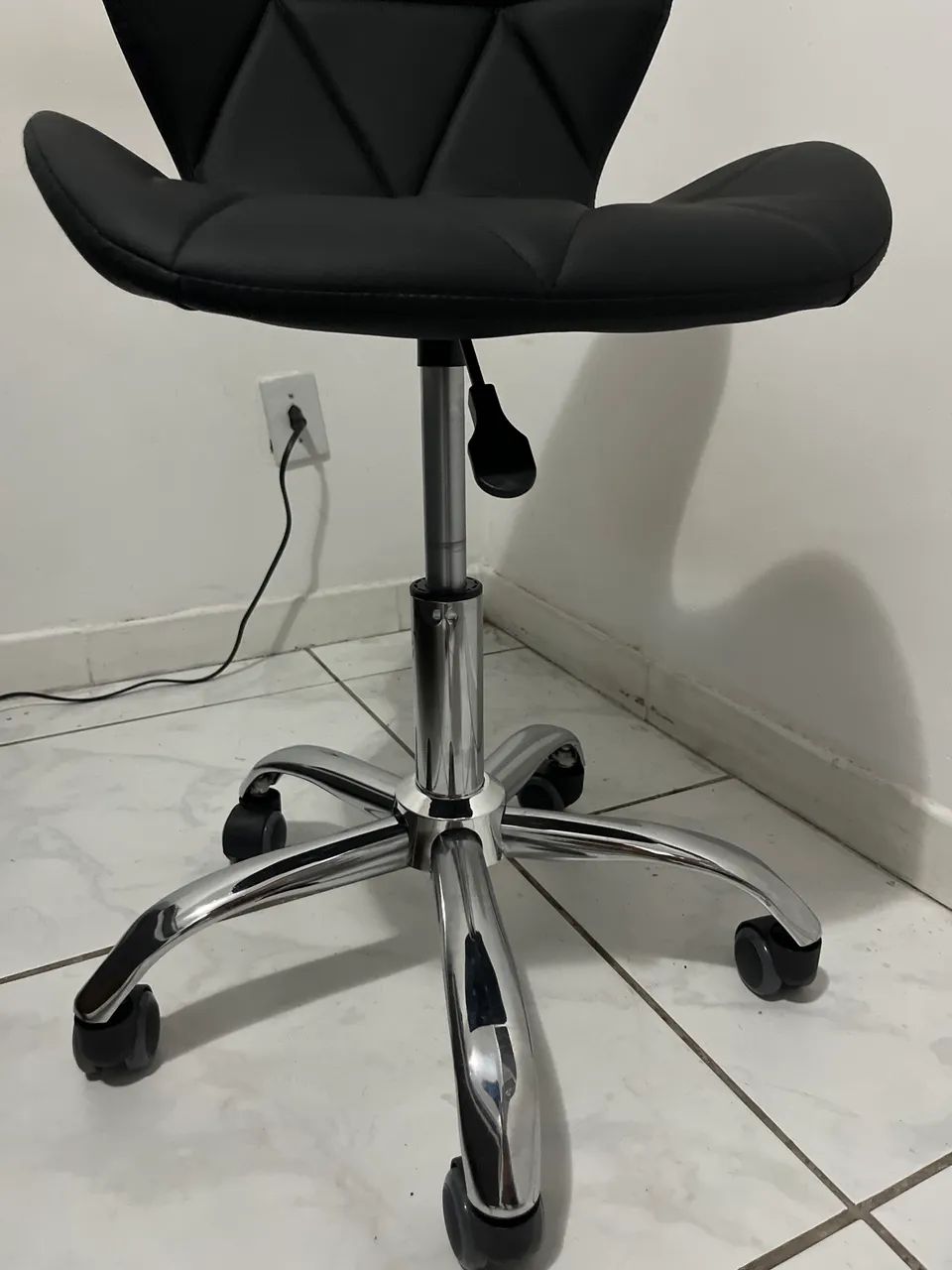 Cadeira Escritório Spin Regulagem De Altura E Base Giratória - Cor Preto - Foto 4