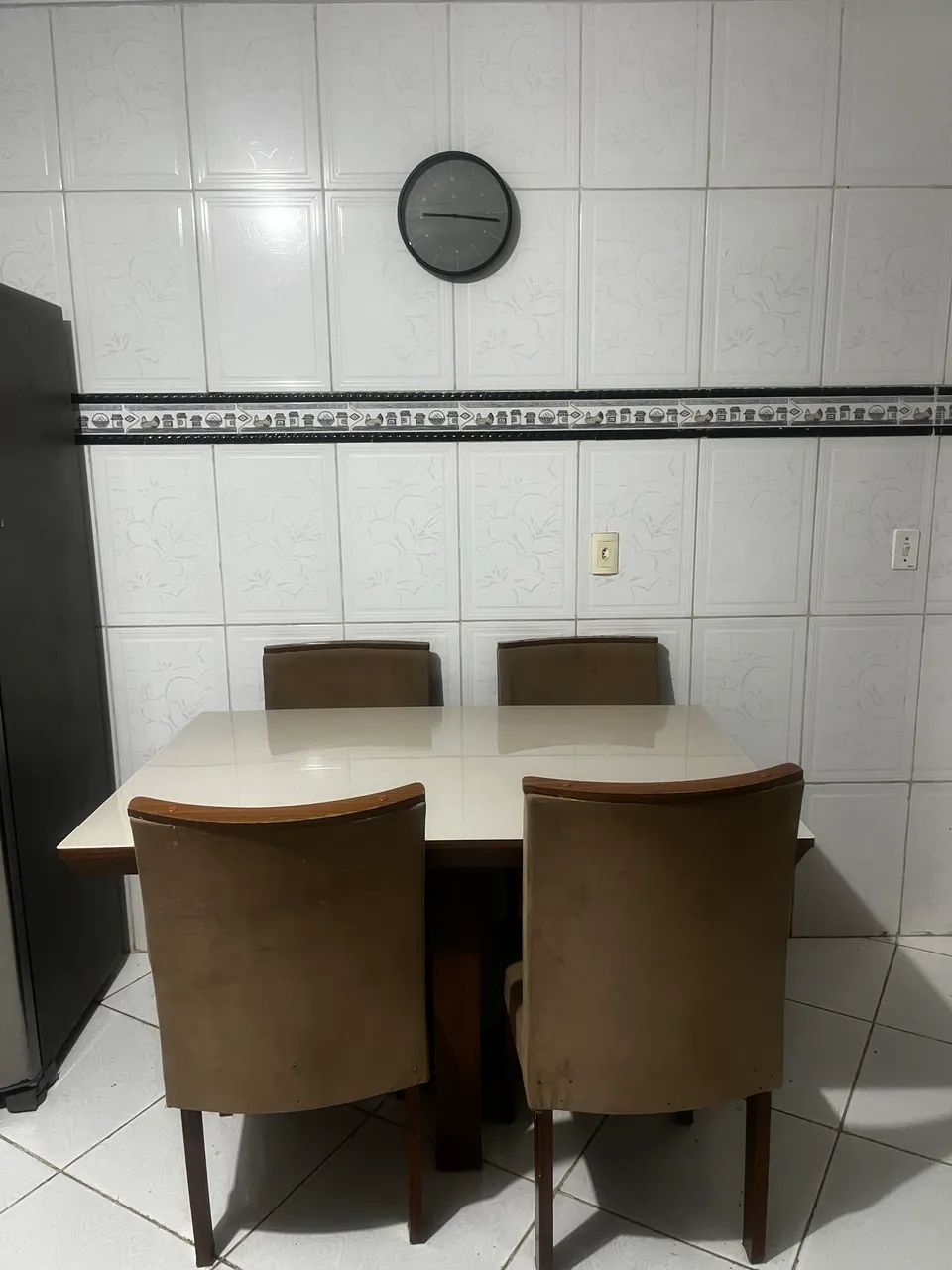 Conjunto mesa + 4 cadeiras 486385859470960645