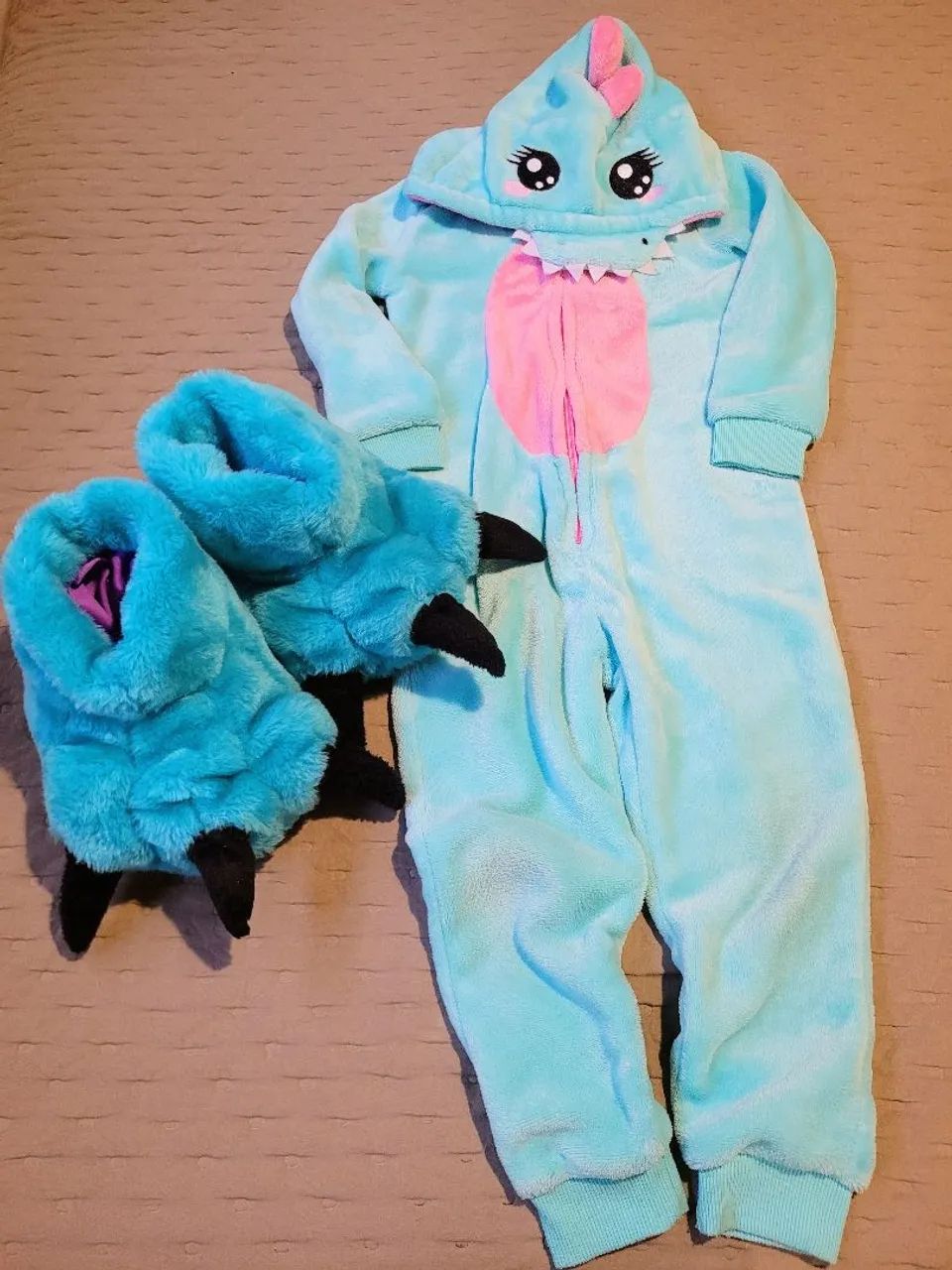 Macacão e pantufa dinossauro