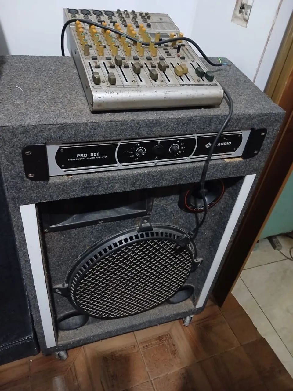 Caixa de som amplificada 