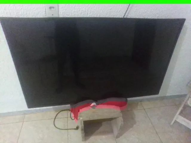 Televisão de 60 polegadas está funcionando perfeitamente 